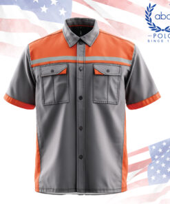 เสื้อช็อปช่างสีเทาตัดส้ม แขนสั้น ทรงเข้ารูปพร้อมกระเป๋าหน้าฝาปิดสองข้างและแถบสะท้อนแสง เพิ่มความปลอดภัยขณะทำงานภาคสนาม เหมาะสำหรับช่างเทคนิคและงานอุตสาหกรรม รับผลิตเสื้อช็อปคุณภาพสูงไม่มีขั้นต่ำ