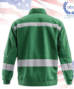 ภาพด้านหลังเสื้อช็อปแขนยาว สีเขียวตัดขาว พร้อมแถบสะท้อนแสงรอบตัวและแขนเสื้อ เหมาะสำหรับช่างเทคนิค วิศวกร และงานอุตสาหกรรม รับผลิตเสื้อช็อปราคาส่ง คุณภาพโรงงาน