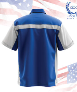 เสื้อช็อปเทคนิคแขนสั้น ด้านหลังสีฟ้าน้ำเงินตัดช่วงบ่าและแขนสีขาว-เทา ดีไซน์ดูคล่องตัวและทันสมัย เหมาะสำหรับโรงงานอุตสาหกรรม หน่วยงานราชการ หรือธุรกิจที่ต้องการความเป็นมืออาชีพ รับผลิตเสื้อช็อปตามแบบลูกค้า ไม่มีขั้นต่ำ