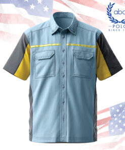 เสื้อช็อปสีฟ้าอ่อนตัดเหลืองและเทา แขนสั้นพร้อมกระเป๋าหน้า ทรงเรียบหรู เพิ่มแถบเหลืองสะท้อนแสงด้านอก