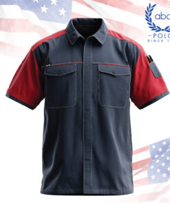 เสื้อช็อปเทคนิคแขนสั้นสีกรมตัดแดง พร้อมกระเป๋าหน้าฝาปิดสองข้าง เสริมช่องเสียบปากกาทั้งด้านหน้าและแขนขวา เหมาะสำหรับสายช่างที่ต้องการเสื้อช็อปที่ทั้งดูดีและใช้งานได้จริงในภาคสนาม
