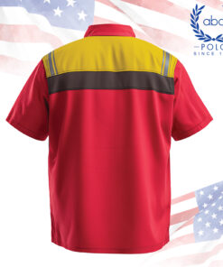 เสื้อช็อปช่างด้านหลังสีแดงตัดท่อนบนสีเทาและเหลือง เดินเส้นเย็บอย่างประณีต ดีไซน์เรียบแต่มีสไตล์ เหมาะสำหรับโรงงานหรือองค์กรที่ต้องการรับผลิตเสื้อช็อปเฉพาะทางสำหรับใช้งานจริง