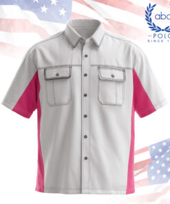 เสื้อช็อปเทคนิคแขนสั้นสีเทาตัดชมพู ดีไซน์กระเป๋าฝาปิดสองข้างพร้อมเดินเส้นด้ายสีเข้ม เพิ่มความโดดเด่น เหมาะสำหรับช่างเทคนิคหรือพนักงานภาคสนามที่ต้องการเสื้อช็อปทรงเรียบที่ใส่สบายและดูเป็นมืออาชีพ