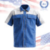 เสื้อช็อปเทคนิคแขนสั้นสีฟ้าตัดเทา ดีไซน์กระเป๋าคู่ด้านหน้าแบบมีฝาปิด เสริมความโดดเด่นด้วยการเดินเส้นตะเข็บสีขาวอย่างประณีต เหมาะสำหรับช่างเทคนิคและพนักงานในสายงานอุตสาหกรรมที่ต้องการเสื้อช็อปใช้งานจริงและดูเป็นมืออาชีพ