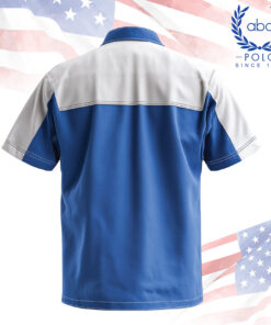 ด้านหลังเสื้อช็อปช่างสีฟ้าตัดช่วงบ่าด้วยสีเทาอ่อน ให้ลุคเรียบร้อยและทันสมัย เหมาะสำหรับองค์กรที่ต้องการรับผลิตเสื้อช็อปคุณภาพสูง พร้อมฟังก์ชันการใช้งานครบถ้วนในงานวิศวกรรมหรืองานเทคนิค