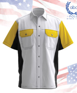 เสื้อช็อปเทคนิคแขนสั้นสีขาวตัดดำและเหลือง พร้อมกระเป๋าฝาปิดสีเหลืองสองข้าง เดินตะเข็บสีดำชัดเจน เพิ่มความโดดเด่น เหมาะสำหรับสายงานเทคนิคและโรงงานที่ต้องการเสื้อช็อปคุณภาพสูง ดีไซน์สะอาด เรียบร้อย