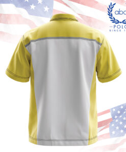 ด้านหลังเสื้อช็อปสีเหลืองขาว ดีไซน์ตัดข้างช่วยระบายอากาศได้ดี เหมาะกับสภาพอากาศร้อน