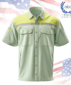 เสื้อช็อปสีเขียวพาสเทลแซมสีเขียวอ่อน พร้อมแถบสะท้อนแสงสีเทา เหมาะสำหรับงานที่เน้นความปลอดภัยและดูสุภาพ