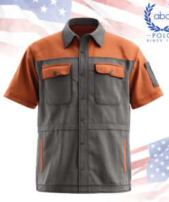 เสื้อช็อปแขนสั้นสีเทาเข้มตัดส้ม มีกระเป๋าเสื้อสองข้างและแถบตกแต่งบริเวณอก ออกแบบเพื่อความคล่องตัวในการทำงาน