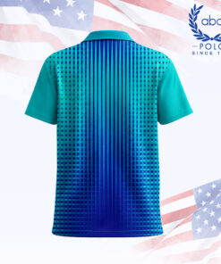 เสื้อโปโลพิมพ์ลายลายตารางไล่เฉดสีฟ้าเขียว แขนสั้น ปกเสื้อสีฟ้าเข้ม มีลายตารางเล็กๆ ไล่เฉดสีจากฟ้าอ่อนด้านบนลงไปฟ้าเข้มด้านล่าง ภาพที่ 2