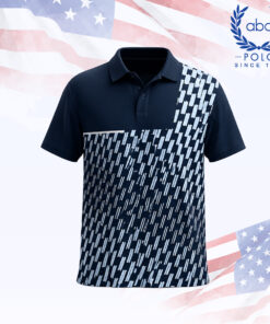 เสื้อโปโลแขนสั้นสีน้ำเงินเข้มพิมพ์ลายกราฟิกสีขาวและน้ำเงินเข้ม ดีไซน์ทันสมัย มีปกและกระดุมหน้า