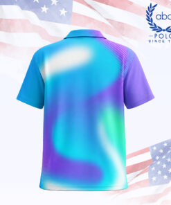 เสื้อโปโลพิมพ์ลายแขนสั้นสีฟ้าและม่วง ดีไซน์ลายสีไล่ระดับ มีปกและกระดุมหน้า ภาพที่ 2