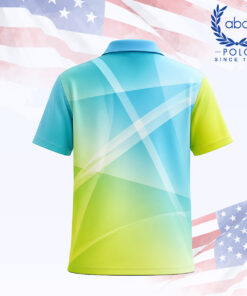 เสื้อโปโลพิมพ์ลาย ดีไซน์กราฟิกสีฟ้าและเขียว แขนสั้น ปกเสื้อสีฟ้าผสมเขียว มีลวดลายเส้นโค้งโปร่งแสงบนพื้นเสื้อ ภาพที่ 2