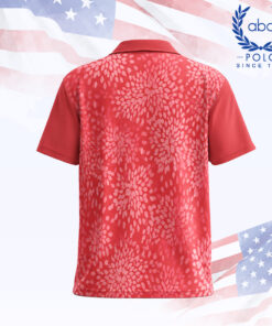เสื้อโปโลพิมพ์ลายดอกไม้สีแดง แขนสั้น ปกปกติ ด้านหน้ามีลายดอกไม้สีแดงอ่อน ภาพที่ 2