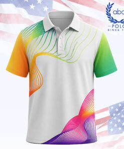 เสื้อโปโลพิมพ์ลายลายเส้นสีสันสดใส สีขาว แขนสั้น ปกปุ่ม 3 เม็ด มีลวดลายเส้นโค้งสีเขียว ส้ม ชมพู และม่วงบนพื้นสีขาว