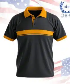 เสื้อโปโลพนักงานสีดำมีแถบสีเหลืองที่อกและปลายแขน พร้อมปกเสื้อสีเหลืองและกระดุมสีดำ