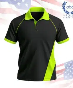 เสื้อโปโลพนักงานสีดำมีแถบสีเขียวสะท้อนแสงที่ปก แขน และด้านข้างเสื้อ